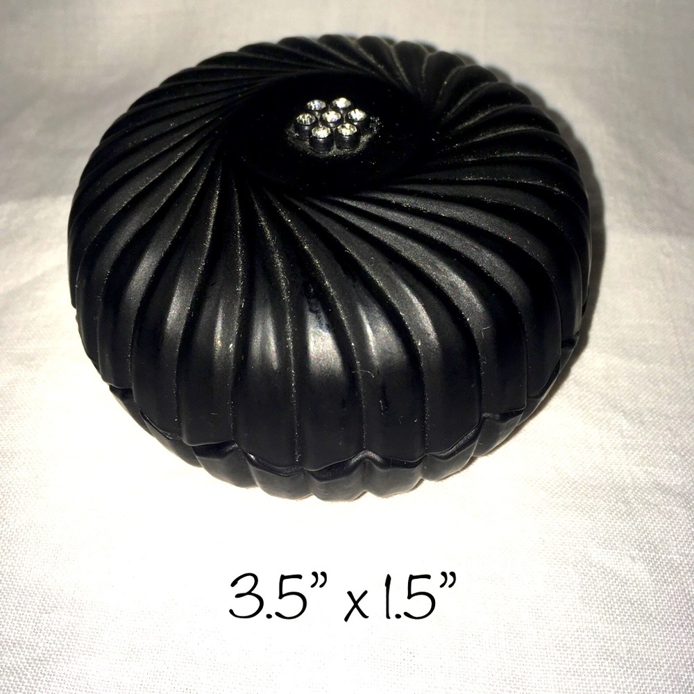 𝓥𝓲𝓷𝓽𝓪𝓰𝓮 black satin candy/jewelry glass dish